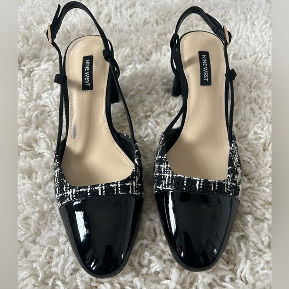 8 1/2 ADE SLINGBACK BLACK AND WHITE HEALS - Picture 5 of 10